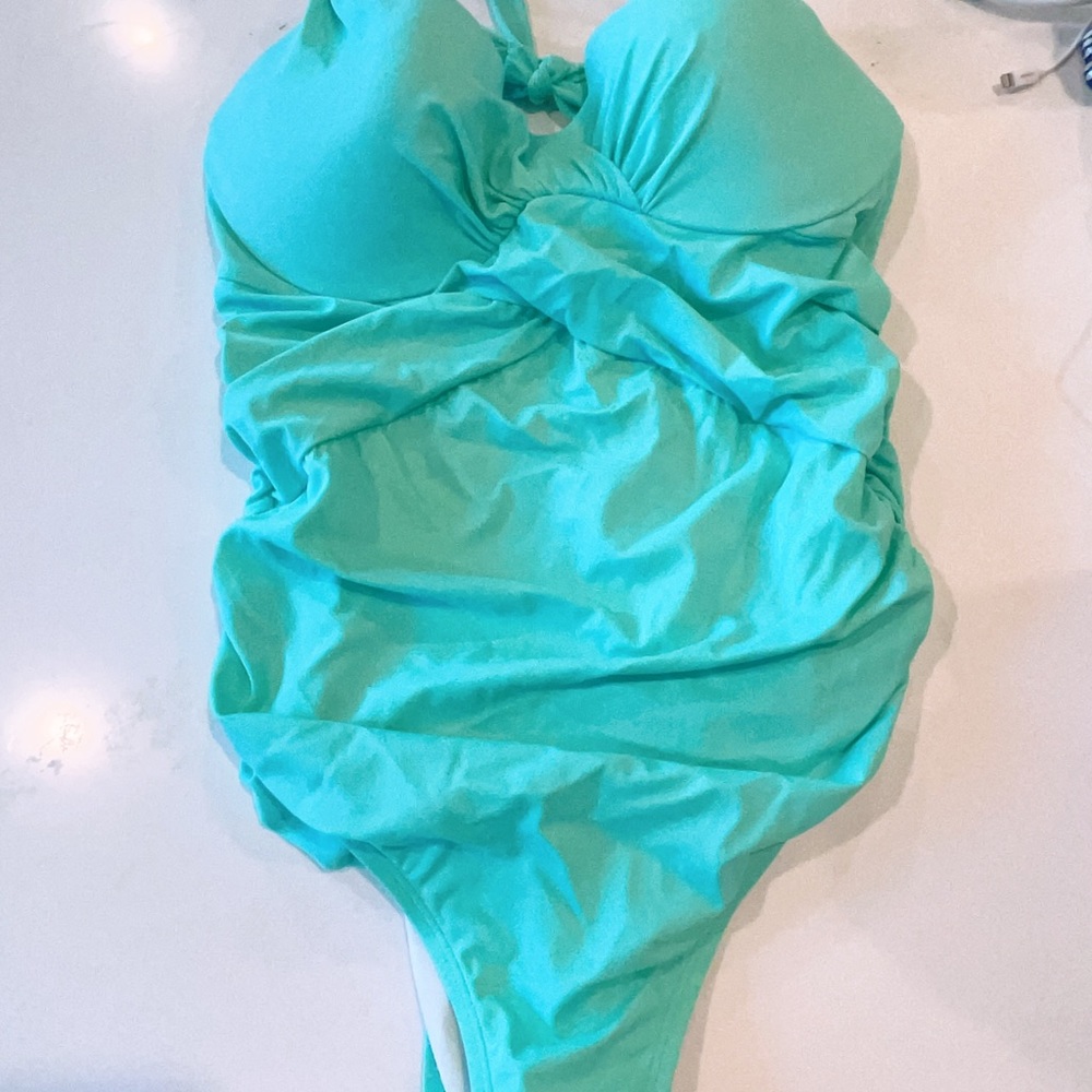 New without tag Victoria’s Secret swim on piece 36C